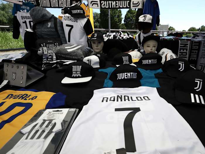 cristiano-ronaldo-juventus-merchandise.jpg